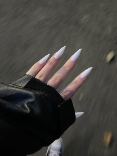 Long Milky Nails, Minimalist Nails Stiletto, Sharp White Nails, Milky White Stiletto Nails, Simple Stiletto Nails Designs, Stiletto Nails Designs Classy, Long White Nails, Ivory Nails, White Stiletto Nails