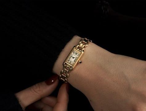 Gold Watches Women Vintage, Women Watch Aesthetic, Watches Women Aesthetic, Watch Aesthetic Women, Cartier Vintage Watch, Gold Watch Aesthetic, Mini Watches, Vintage Gold Watches, Vintage Saat