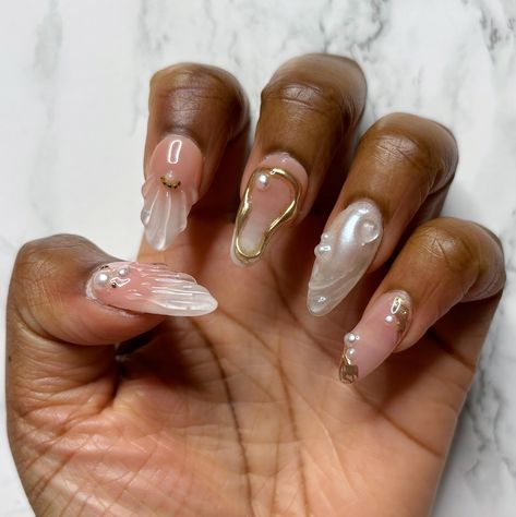 Pink and white ombré press on nails with 3D, gold chrome swirls, shell design and pearls. Available in coffin, square and almond shapes and in different lengths ranging from short to XL(XL Square only). Please note that almond shape is approximately 2.5cm long/medium length. Comes in a set of 10 nails, available in sizes small, medium, large and custom. Nail Sizes: Size 0 - 15mm Size 1 - 14mm Size 2 - 13mm Size 3 - 11mm Size 4 - 10mm Size 5 - 9.5mm Size 6 - 9mm Size 7 - 8mm Size 8 - 7mm Size 9 - Ombre And Chrome Nails, 3d Nail Inspiration, Cool 3d Nails, 3d Effect Nails, Soft Coffin Nails, Almond Nail Length, Almond 3d Nails, 3d Texture Nails, 3d Nails Square