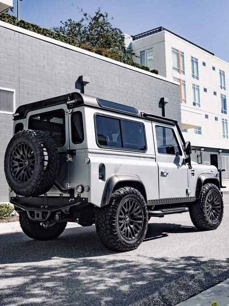 Which custom restomod are you driving? 🤔 1, 2, 3 or 4? Defender Jeep, Vintage Landrover, Vintage Defender, Land Rover Defender Expedition, Land Rover Defender Custom, Defender Car, Auto Design, Land Rover Defender 90, Land Rover Defender 110