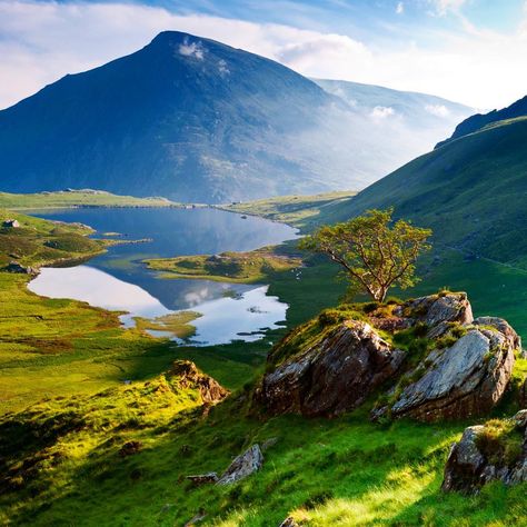 This beautiful view of Snowdonia National Park is filling us with a #fridayfeeling of endless possibilities #wales #countryliving #mountainview (📷 Alan Novelli) Snowdonia Wales, Wales Snowdonia, Uk Places, Snowdonia National Park, Relaxing Places, Bangor, Snowdonia, Instagrammable Places, Peak District