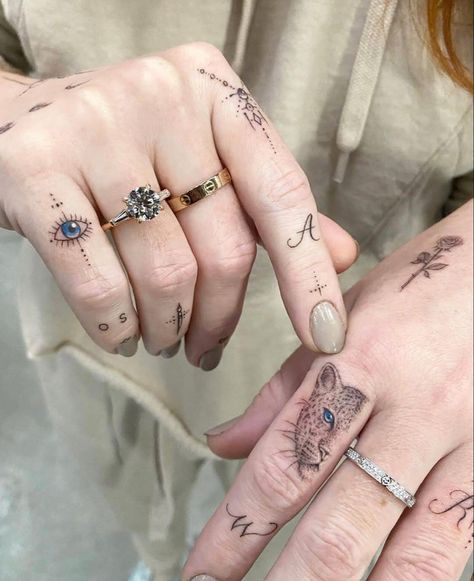 Hand Composition, Leopard Tattoo, Colour Tattoo For Women, Leopard Tattoos, Finger Tats, Hand And Finger Tattoos, Hand Tats, Henna Tattoo Designs Simple, Tatuaje A Color