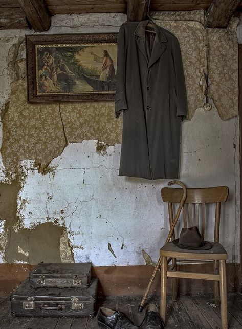 Trash Wall, Old Room, Old Wall, Abandoned Buildings, Abandoned Houses, Slow Living, My New Room, Abandoned Places, Still Life Photography