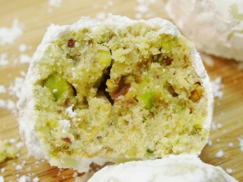 Pistachio Snowball Cookies, Pistachio Recipes Desserts, Pistachio Dessert, Baked Sweets, Pistachio Recipes, Pistachio Cookies, Snowball Cookies, Scrumptious Desserts, Dessert Appetizers