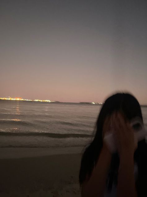 candid beach view Candid Girlfriend Picture, Aesthetic Candid Photos, Candid Photos Aesthetic, Candid Photo Ideas, Candid Pics, Candid Pictures, Cozy Aesthetic, Selfie Ideas, Close Friends