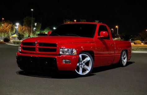 2nd Gen Dodge Ram 1500, Dodge Dakota Rt, Ram Lowered, Dodge Ram Power Wagon, Dodge Classic, Dakota Truck, Affordable Cars, Cars Modified, Dodge Pickup Trucks