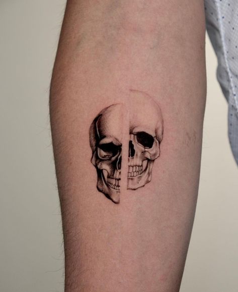 Single Needle Skull Tattoo, Elegant Skull Tattoo, Moonlight Tattoo Ideas, Tiny Skull Tattoos, Moonlight Tattoo, Code Tattoo, Small Skull Tattoo, Anatomical Tattoos, Deep Tattoo