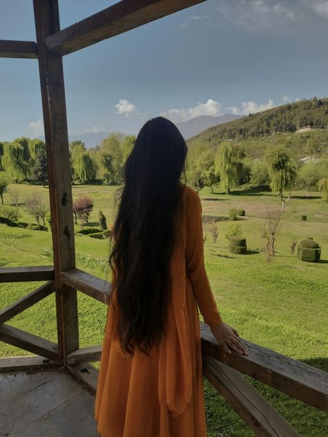 Indian Long Hair Aesthetic, Long Hair Girls Dpz, Long Hair Profile Picture, Indian Hair Aesthetic, Long Hair Desi, Indian Hairstyles For Long Hair, Fl Aesthetic, Desi Kalakar, Long Hair Indian