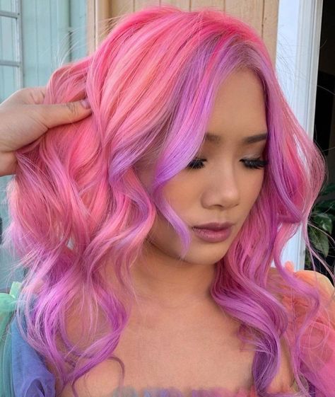 HotOnBeauty’s Instagram photo: “Remember? Sweeter than candy 🍡🍬Bubblegum pink with lavender framing by @hairbykellan #hotonbeauty 💜 #tbt . . #bubblegum #bubblegumpink…” Bright Pink Highlights, Pink Hair Wig, Colourful Hair, Candy Hair, Invisible Lace, Lavender Hair, Female Hair, Pink Highlights, Fun Hair