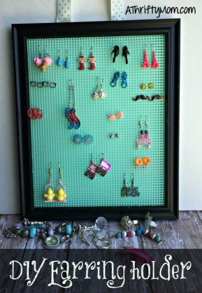 Diy Earring Holder, Thrifty Crafts, Earring Holders, Earring Storage, Diy Earring, Diy Holder, Earring Holder, Crafts For Girls, Craft Organization