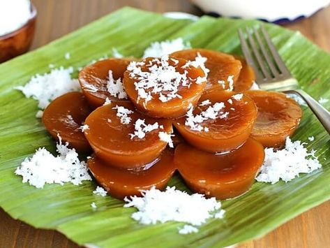 Kutsinta Recipe Kutsinta Recipe, Recipes Using Coconut Milk, Filipino Kakanin, Filipino Sweets, Korean Sweets, Food Filipino, Pinoy Dessert, Ube Recipes, Philippines Recipes