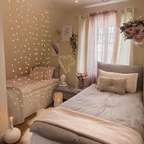 564 Me gusta, 9 comentarios - MY BEDROOM LOOKS (@mybedroomlooks) en Instagram: "💖 sisters bedroom 💖 Tage Your sister 💖🌸😍 Follow @mybedroomlooks for more  Credit @homebyis" Aesthetic Bedroom Ideas For Two Sisters, Room Ideas Aesthetic Sharing A Room, Two Twin Beds In One Room Aesthetic, Room Inspo For Two Sisters, Room Ideas For Two Sisters Aesthetic, Twins Bedroom Ideas Sisters, Sharing A Room Ideas Sisters, Sisters Room Ideas Shared Bedrooms, Sister Bedroom Ideas Shared Rooms