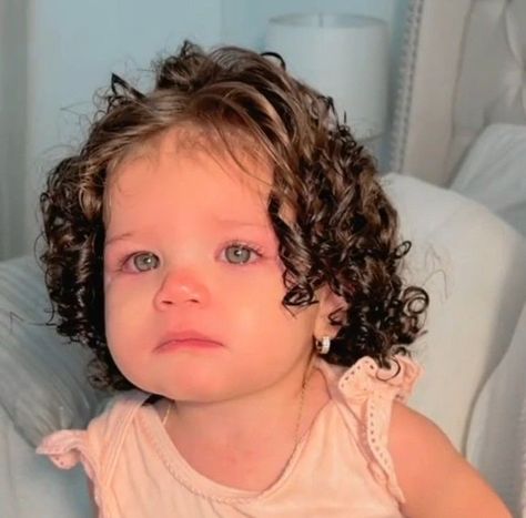 #cute #baby #girl #small #curls #hair #babyhairstyle Curly Hair Baby, Small Curls, Curls Hair, Asian Babies, Baby Family