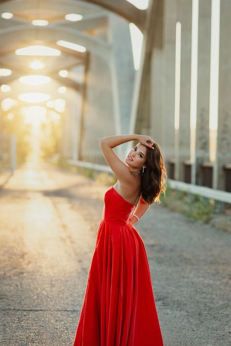 Formal Dresses Photoshoot, Grad Photoshoot Dress, Pose For Photoshoot Women In Dress, Fashion Photography Poses In Dress, Woman In Dress Photography, Prom Dress Poses Instagram, Formal Portrait Poses, Single Prom Poses Picture Ideas, Senior Picture On Bridge