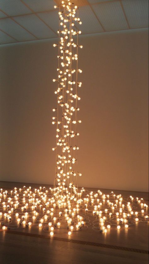 Fashion Art Installation, Felix Gonzalez Torres, Fashion Installation, Janmashtami Decoration, Art Beat, Artistic Installation, Found Art, Foto Art, Art Installation