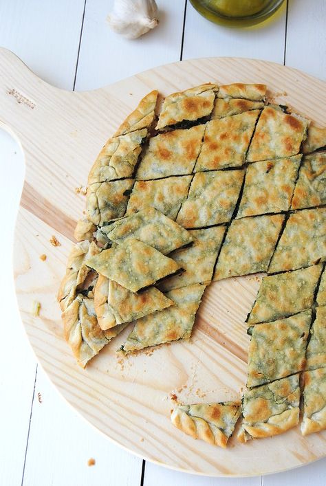 Savoury Pie, Filo Dough, Food Europe, Balkan Food, Croatian Food, Croatian Cuisine, Chard Recipes, Spinach Pie, Croatian Recipes