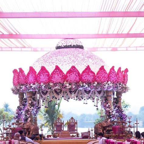 South Indian Wedding Decorations Mandap Outdoor, Mandap Decor South Indian, Mantapa Decoration South Indian, Mandapam Decoration South Indian, Pelli Mandapam Decoration South Indian, Phere Mandap Decoration, Open Mandap, South Indian Wedding Decor, Mandap Ideas