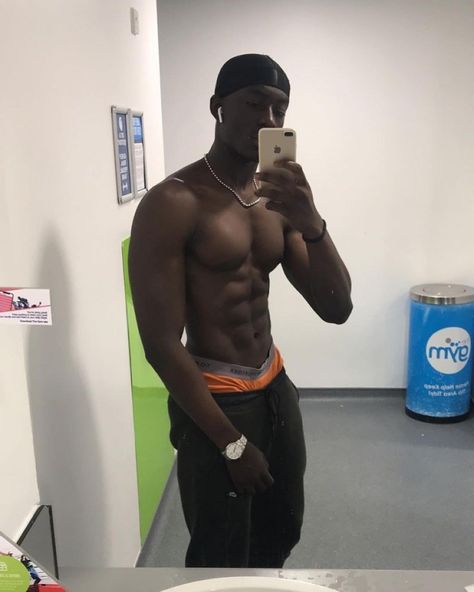 Different Male Body Types, Male Body Types, Guy Abs, Attractive Black Men, Male Body Art, Black Guy, Abs Workout Video, Men Abs, Black Dude