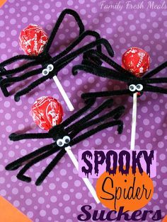 Spooky Halloween Spider Craft! Turn a plan old sucker into a Spooky Spider :) Halloween Spider Craft, Spider Treats, School Halloween Party, Spider Crafts, Hallowen Ideas, Halloween Fest, Kid Friendly Halloween, Halloween Disney, Halloween Goodies