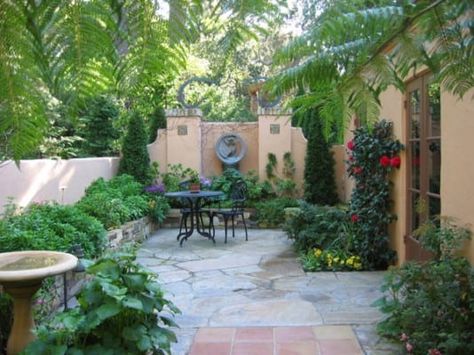 46 Inspiring small veranda decorating ideas Tropical Backyard Landscaping, Courtyard Ideas, Courtyard Landscaping, Small Courtyard Gardens, Tropical Backyard, Front Courtyard, Courtyard Design, Small Courtyards, Side Garden