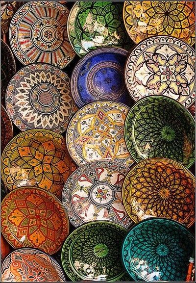 Decorative Stone Wall, Neo Art Deco, Dining Ware, Plates For Sale, Green Home Decor, Wall Plates, Tableware Collection, Moroccan Decor, Pet Bottle