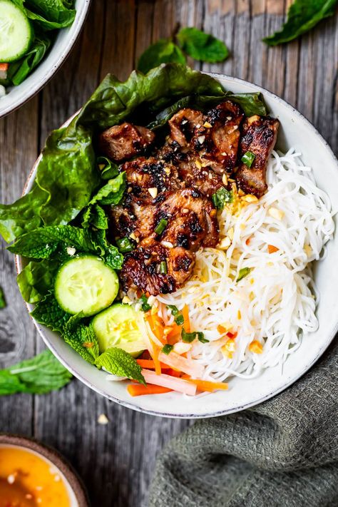 Bun Bowl, Pork Vermicelli, Vietnamese Grilled Pork, Chicken Buns, Lemongrass Chicken, Pork Marinade, Vietnamese Noodles, Vermicelli Noodles, Vietnamese Cuisine