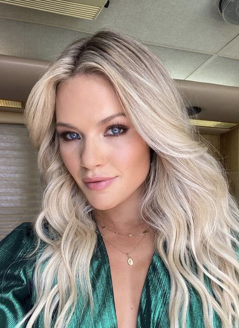 Witney Carson, Celebrity Makeup Looks, Celebrity Makeup, Makeup Looks, Hair Makeup, Long Hair Styles, Celebrities, Nails, Hair Styles