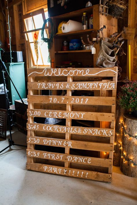 Pallet Itinerary Wedding, Pallet Schedule Wedding, Wedding Schedule Pallet, Pallet Timeline Wedding, Pallet Wedding Schedule, Wedding Pallet Decor, Pallet Signs For Wedding, Pallets For Wedding Decor, Pallet Backdrop Wedding