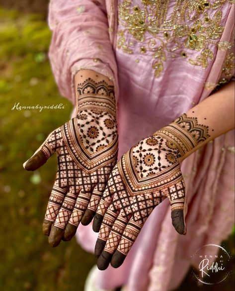 For booking DM me or +1(778) 855-4197 Henna by Riddhi* . #henna #hennaart #hennadesigns #hennainspire #bride #indianwedding #punjabiwedding #punjabisuit #hennalove #mehendi #hennanight #hennalove #indianjewellery #surrey #vancouver #langley #britishcolumbia #canada #pinterest #pinterestinspired #pinterestwin #pinterestfail #pinteresthair #thankspinterest #mypinterest #pinterestquotes #thankyoupinterest #pinterestideas #pinterestwedding #pinterestsuccess #pinteresting #pinterestwo Punjabi Mehndi Designs, Very Simple Mehndi Designs, Mehndi Images, Henna Night, Bengali Wedding, Mehndi Designs Book, Pinterest Hair, Hand Mehndi, Arabic Calligraphy Art