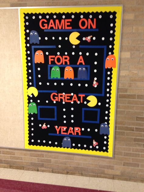 Welcome School, Up Bulletin Board, Back To School Videos, Creative Bulletin Boards, Welcome Bulletin Boards, Board Game Themes, Classroom Designs, Elementary Bulletin Boards, Bulletin Boards Theme