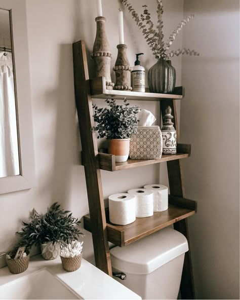 Ladder Bathroom Shelf, 2nd Room Ideas Apartment, Next To Toilet Decor, Bathroom Toilet Wall Decor, French Country Bathroom Storage, Bathroom Latter Shelf, Diy Toilet Shelf, Bathroom Shelf Idea, Over Toilet Shelf Ideas