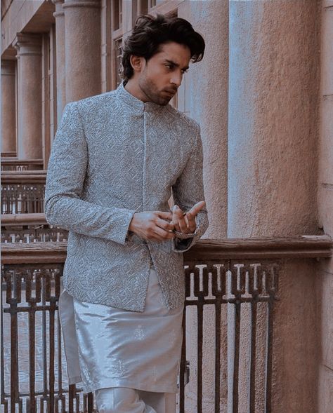 Short Sherwani For Men, Short Sherwani, Traditional Indian Mens Clothing, Beautiful Jewish Women, Events Dresses, Mens Party Wear, Sherwani For Men Wedding, Wedding Dresses Men Indian, Men's Wedding Outfit