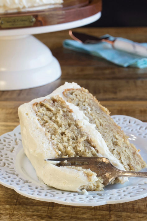 A slice of fresh banana cake with cinnamon cream cheese frosting. Fresh Banana Cake, My Country Table, Cake With Cinnamon, Cinnamon Cream Cheese, Berry Recipes, Scrumptious Food, Banana Cake Recipe, Country Table, Arrested Development