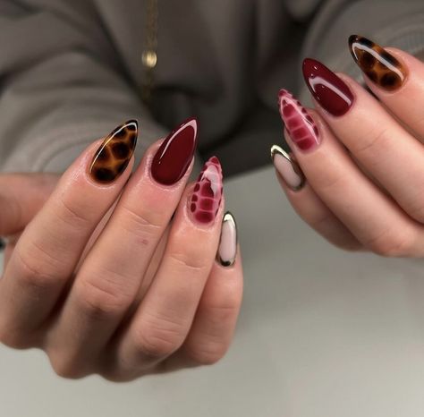 Red And Turtle Shell Nails, Dark Funky Nails, Ombre Leopard Nails, Burgundy And Cheetah Nails, Tortoise Shell And Red Nails, Cheetah Red Nails, Red Nails With Black French Tip, Burgundy Almond Nails Design, Red And Tortoise Shell Nails