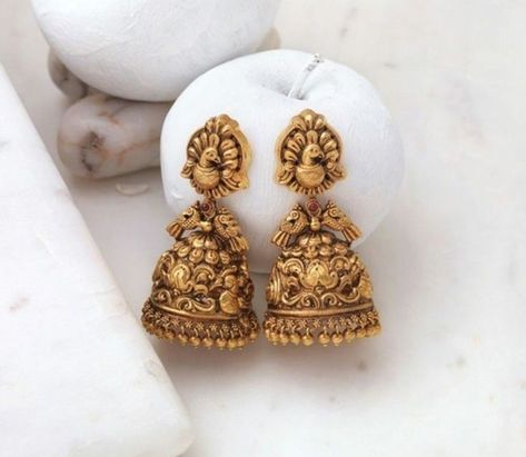 https://in.pinterest.com/krishnajewellersjubileehills/ Gold Jumkas, Golden Jhumka, Beautiful Gold Earrings, Festival Jewellery, Temple Jewellery Earrings, South Indian Bridal Jewellery, Jhumka Designs, Antique Gold Earrings, Gold Jhumka