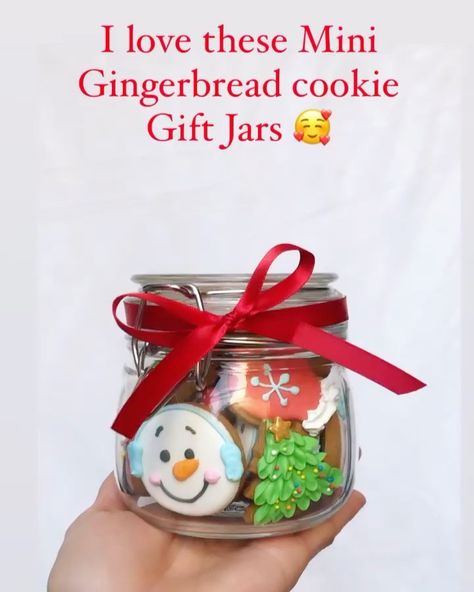 Christmas Mini Gift Ideas, Christmas Cookies Present, Christmas Cookie Gift Ideas, Christmas Cookie Packaging Ideas, Cookie Jar Ideas, Christmas Cookies Boxes Ideas, Jar Food Gifts, Cookie Jar Christmas, Cookie Jar Gifts