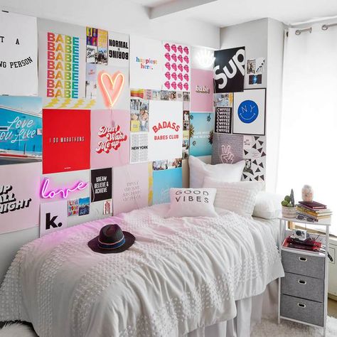 Room Decor Above Bed, Teenage Room Decor, Decor Above Bed, College Room Decor, Dorm Inspiration, Diy Room Decor For Teens, Dorm Room Designs, Teenage Room, Cute Dorm Rooms