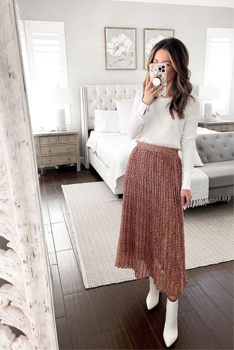 Maxi Skirt Ideas, Midi Skirt Outfit Winter, Church Outfit Winter, Casual Midi Skirt, Skirt Outfit Fall, Skirt Ideas, Outfits For Fall, Skirt Outfits Fall, Cute Modest Outfits