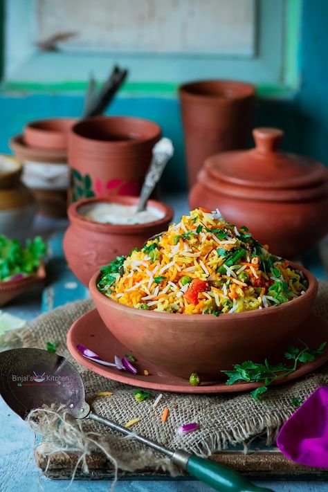 Hyderabadi Veg Biryani - Binjal's VEG Kitchen Mughal Food, Hyderabadi Biryani, Hyderabadi Cuisine, Vegetable Gravy, Indian Food Photography, Veg Biryani, Delicious Rice, Rice Dish, Biryani Recipe