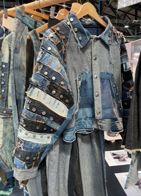 Reworked Denim Jacket, Reworked Jacket, Reworked Hoodie, Black Outfit Edgy, Edgy Fits, Remake Clothes, Diy Denim Jacket, Look Jean, Denim Inspiration