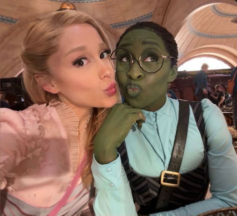 Rem Beauty, Elphaba And Glinda, Icon Profile, Glinda The Good, Wicked Musical, Sam & Cat, Glinda The Good Witch, Cynthia Erivo, Aesthetic Edits