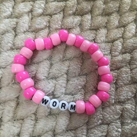 Funny Words To Put On Bracelets, Funny Beaded Bracelets Words, Bead Bracelet Words Ideas Bad, Bracelet Ideas Funny, Funny Bracelet Ideas, Things To Put On Bracelets Words, Words For Bracelets, Silly Bracelets, Bracelet Word Ideas