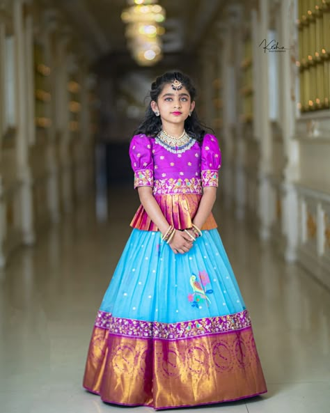 Pattu Lehenga For Kids, Pattu Pavadai Designs, Indian Dresses For Kids, Chiffon Blouses Designs, Mom Daughter Outfits, Kids Party Wear Dresses, Girls Dresses Diy, Long Gown Design