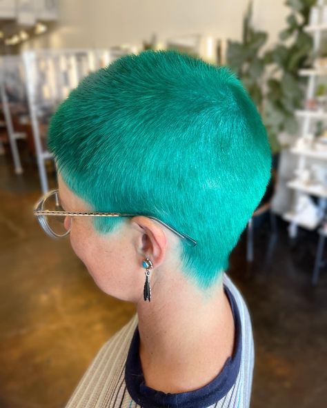 Teal Buzzcut, Mint Hair Color, Turquoise Hair Color, Buzz Cut Women, Shaved Hair Women, Mint Hair, Turquoise Hair, Buzz Cut, Pastel Hair