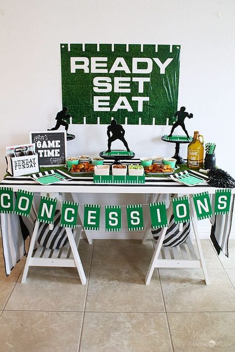 Football Graduation Party Ideas, Football Centerpiece Ideas, Football Party Centerpieces, American Football Party, Concessions Banner, Football Party Ideas, Football Centerpieces, Football Watch Party, Football Banquet