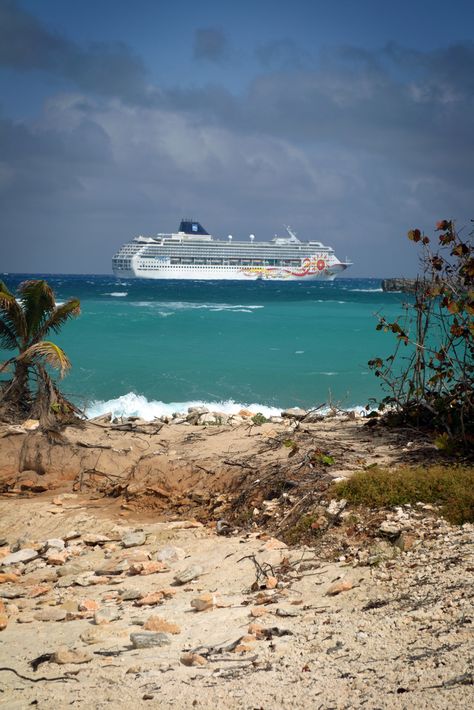 Norwegian Sun anchored off Great Stirrup Cay//Îles Berry, Bahamas Great Stirrup Cay, Bahamas Trip, Bahamas Travel, Stirrups, Caribbean Sea, Nassau, Cruise Ship, Bahamas, North America