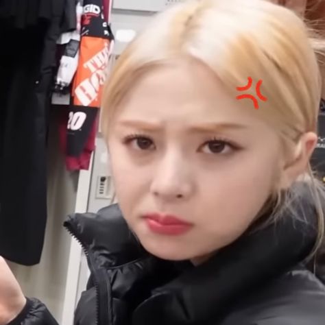 Yunjin Funny Face Icons, Huh Yunjin Memeable Face, Yunjin Silly, Yunjin Funny, Yunjin Icons Lq, Yunjin Cute, Yunjin Lq Icons, Girlfriend Meme, Yunjin Lq