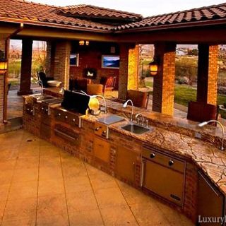 Out door kitchen Outdoor Kitchen Countertops, Home Theaters, Grill Area, Pool Outdoor, Backyard Kitchen, Patio Kitchen, Kitchen Patio, Outdoor Kitchen Patio, Outside Living