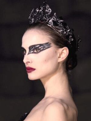 Google Image Result for http://www.seventeen.com/cm/seventeen/images/black-swan-ka.gif Black Swan Film, Black Swan Makeup, Natalie Portman Black Swan, Black Swan Movie, Uk Icon, Black Swan Costume, Halloween Make-up Looks, The Black Swan, Be Single