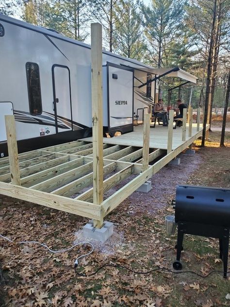 Camper With Porch Decks, Campers With Decks, Diy Camper Deck, Travel Trailer Porch Ideas, Rv Decks Porches, Rv Covers With Decks, Trailer Porch Ideas, Deck Ideas For Campers, Porch For Rv